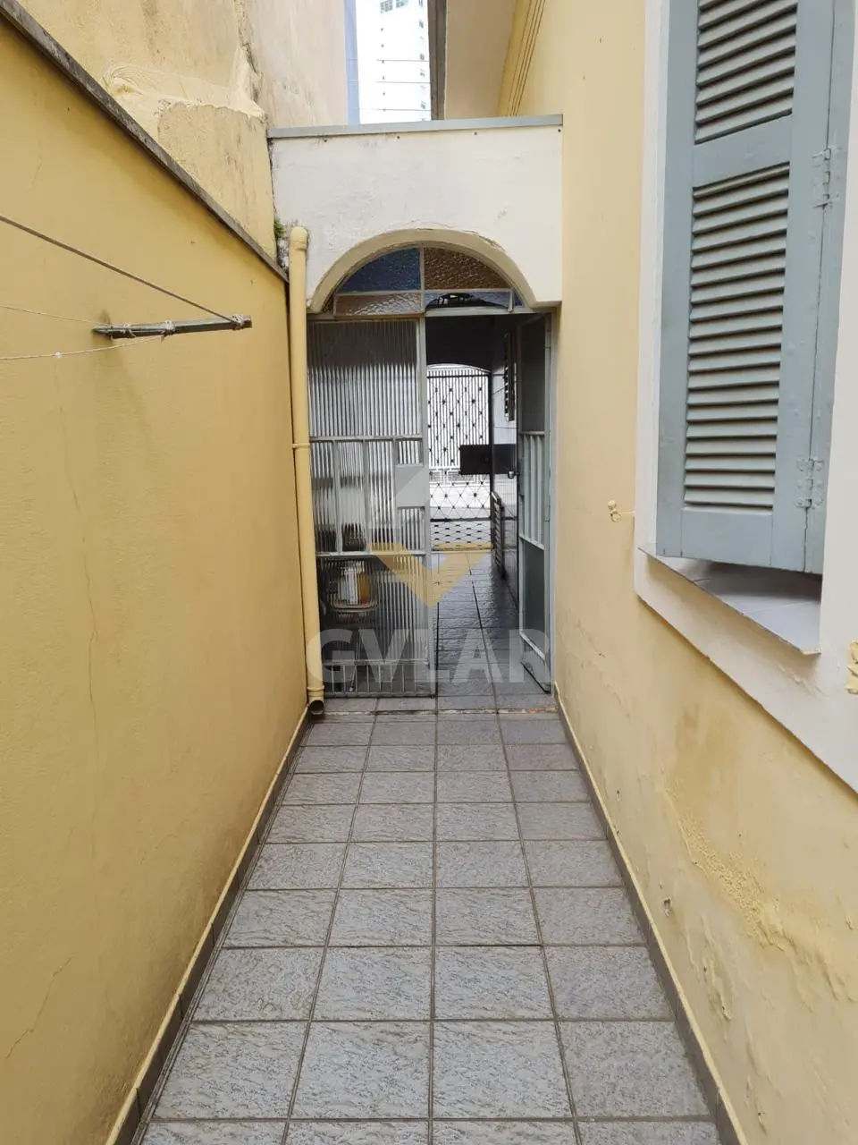 OPORTUNIDADE - CASA AMPLA EM ÓTIMA LOCALIZAÇÃO.